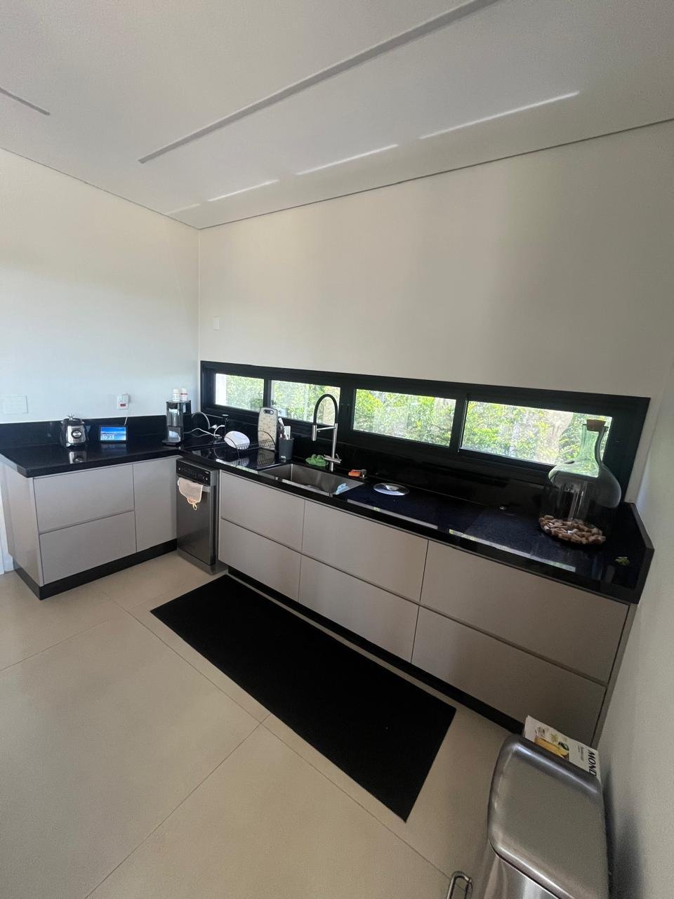 Cozinha cinza planejada